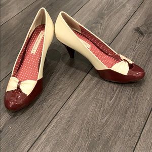 NWOT  B.A.I.T Women's heels Size 9: Wine and tan